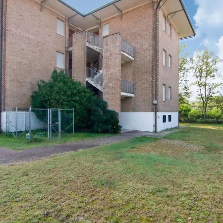 Spacious In With Terrace Apartment *